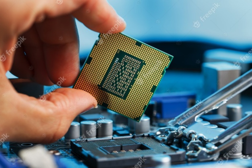 mantenimiento-actualizacion-hardware-cpu-computadora-componente-placa-base_94046-1299